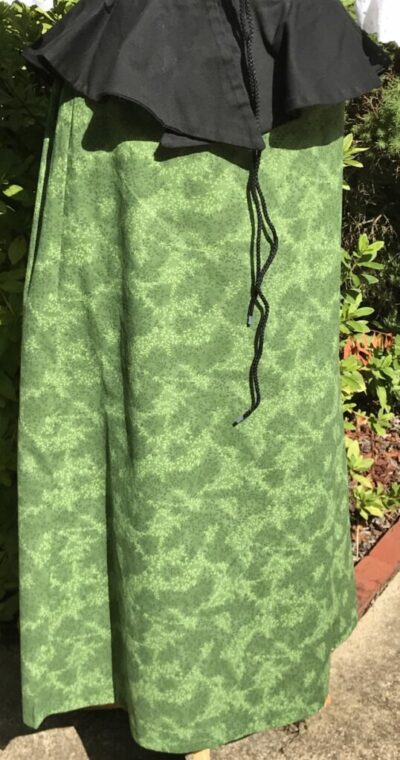 Green Cotton Skirt in a leaf design, size Medium