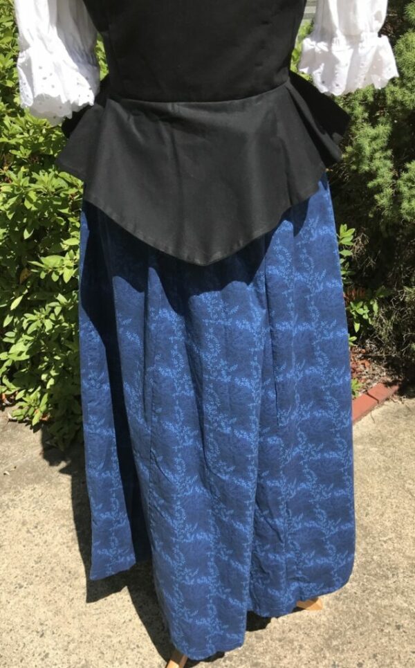 Blue Cotton skirt in a leaf pattern Med to LG - Image 2
